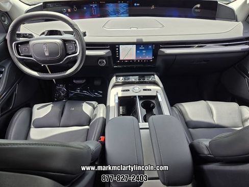 New 2027 Lincoln Navigator Premiere RWD image 12