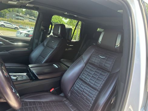 Used 2021 Cadillac Escalade Sport Platinum w/ LPO, ONYX Package AWD/4WD image 5
