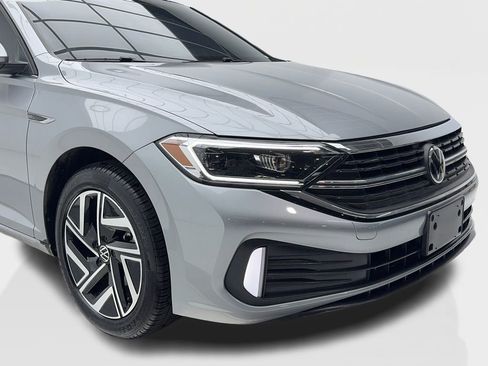 Used 2024 Volkswagen Jetta SEL image 3