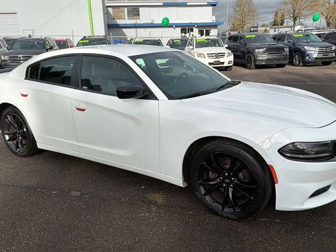 Used 2018 Dodge Charger SXT w/ Blacktop Package image 2