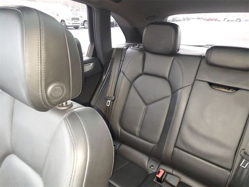 Used 2022 Porsche Macan image 12