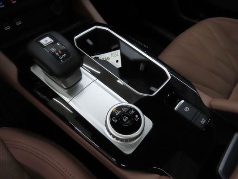 New 2025 Mitsubishi Outlander SEL image 15