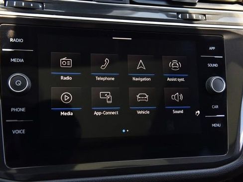 Certified 2023 Volkswagen Tiguan SE w/ Panoramic Sunroof Package AWD/4WD image 13