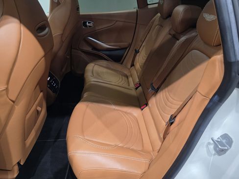 Used 2022 Aston Martin DBX image 18