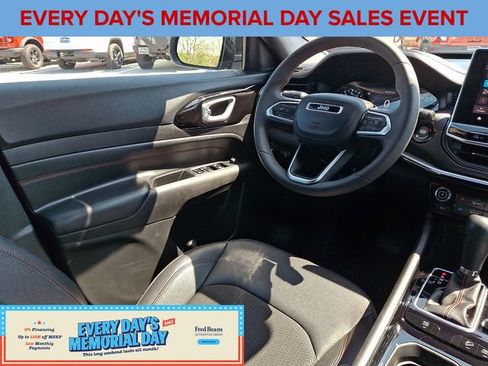 Used 2023 Jeep Compass Trailhawk AWD/4WD image 14