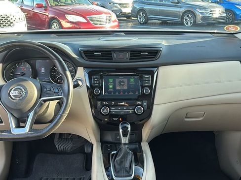 Used 2018 Nissan Rogue SL w/ Premium Package image 12
