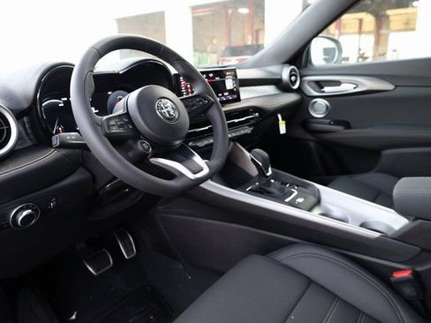 New 2025 Alfa Romeo Tonale w/ Premium Package image 10
