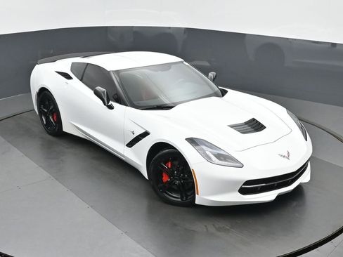 Used 2017 Chevrolet Corvette Stingray Coupe w/ 1LT RWD image 27
