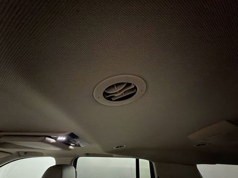 Used 2018 Chevrolet Suburban LT image 21