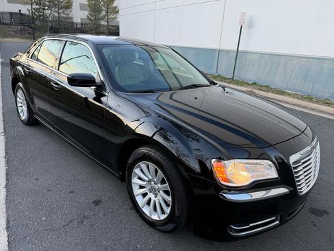 Used 2014 Chrysler 300 RWD image 12