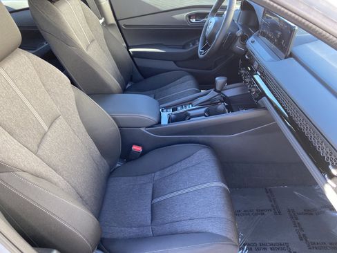 Used 2025 Honda Accord Sport image 9
