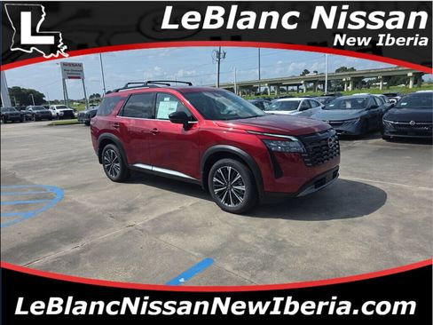 New 2026 Nissan Pathfinder Platinum FWD image 1