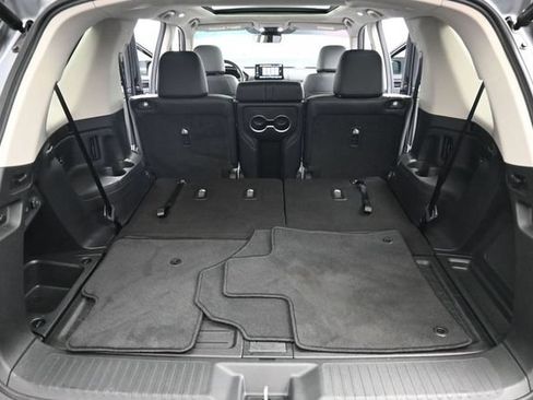 Used 2025 Honda Pilot Touring image 17