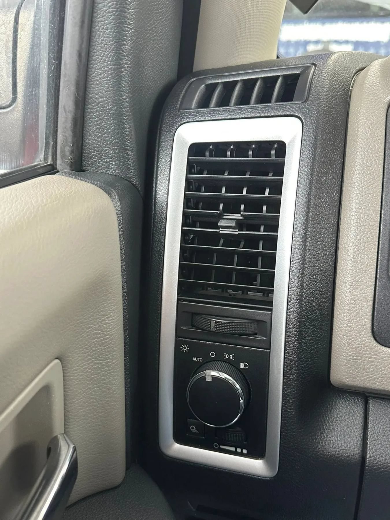 Used 2012 RAM 1500 Classic SLT w/ Protection Group AWD/4WD image 16