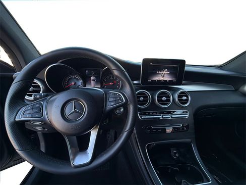 Used 2018 Mercedes-Benz GLC 300 w/ Premium Package image 22