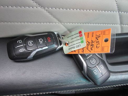 Used 2016 Ford Explorer Platinum image 19