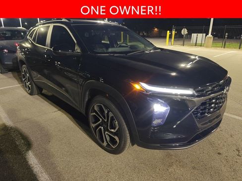 Used 2025 Chevrolet Trax RS w/ Sunroof Package image 3