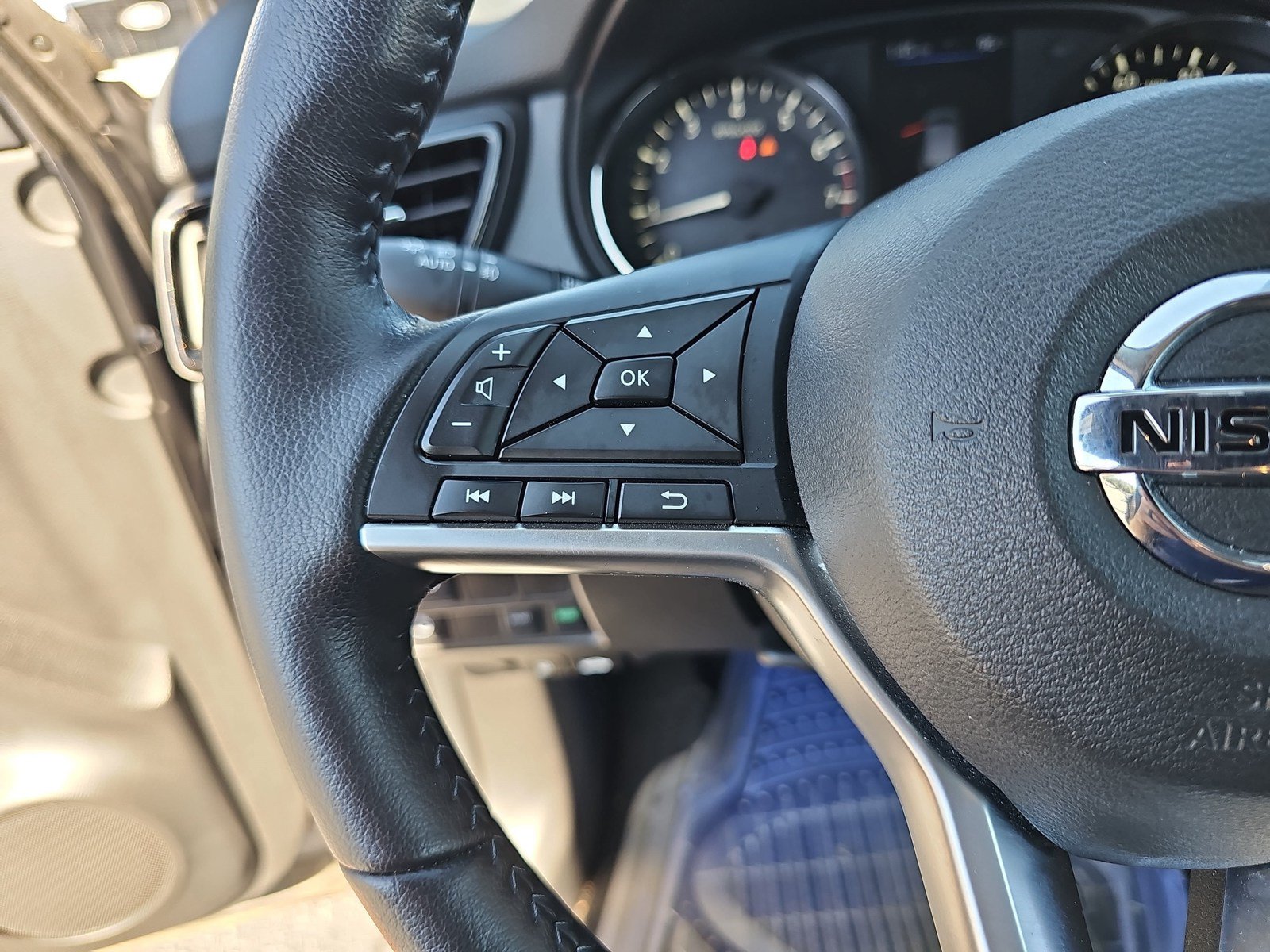 Used 2020 Nissan Rogue Sport SV w/ Technology Package FWD image 17