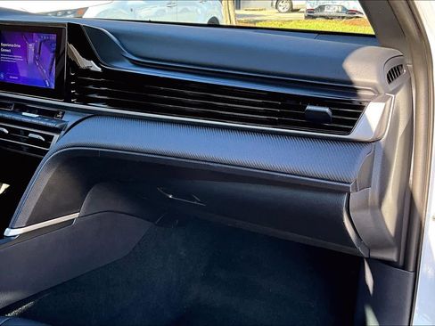 Used 2025 Toyota Camry SE image 17