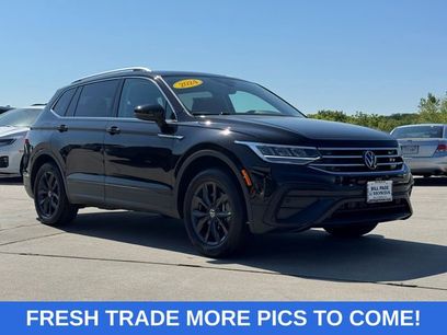 Used 2024 Volkswagen Tiguan SE w/ Panoramic Sunroof Package