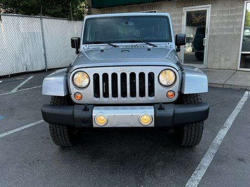 Used 2015 Jeep Wrangler Unlimited Sahara w/ Dual Top Group AWD/4WD image 2