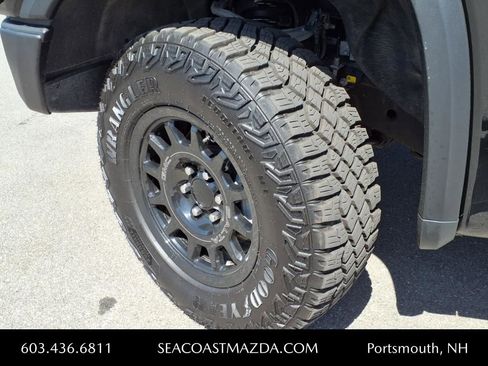 Used 2024 GMC Sierra 1500 AT4X image 11