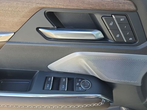 New 2026 GMC Acadia Denali Ultimate w/ LPO, Floor Liner Package AWD/4WD image 31