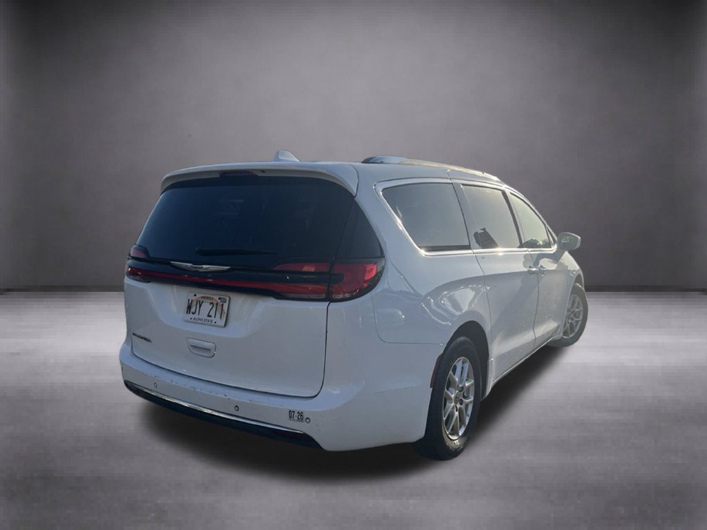 Used 2021 Chrysler Pacifica Touring-L FWD image 8