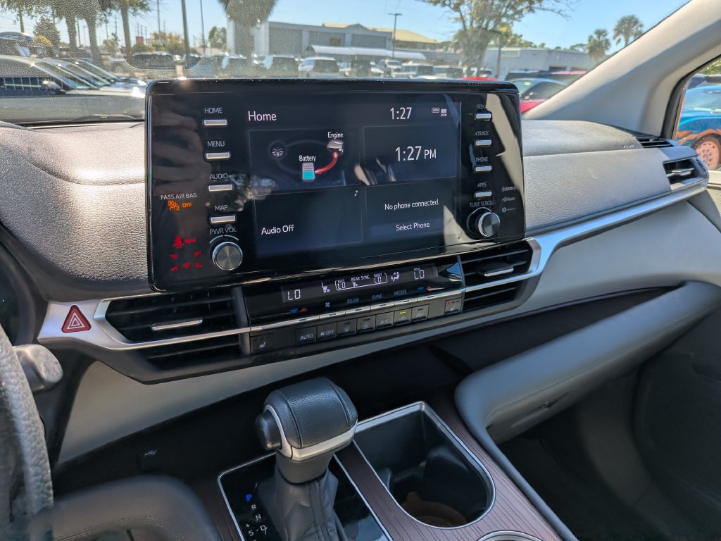 Used 2022 Toyota Sienna XLE FWD image 23