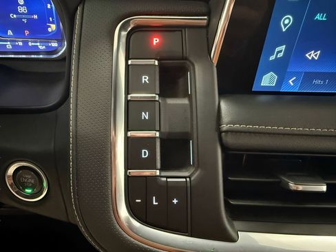 Used 2023 Chevrolet Suburban Premier image 24