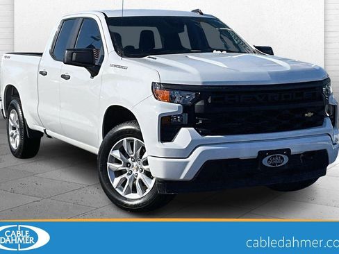 Used 2025 Chevrolet Silverado 1500 Custom image 1