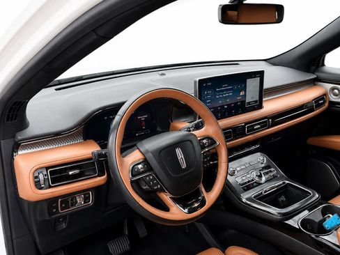 Used 2023 Lincoln Nautilus Black Label AWD/4WD image 11