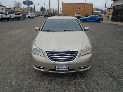 Used 2014 Chrysler 200 LX image 3