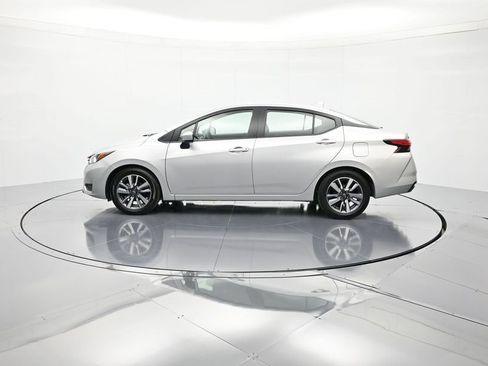 Used 2023 Nissan Versa SV image 8