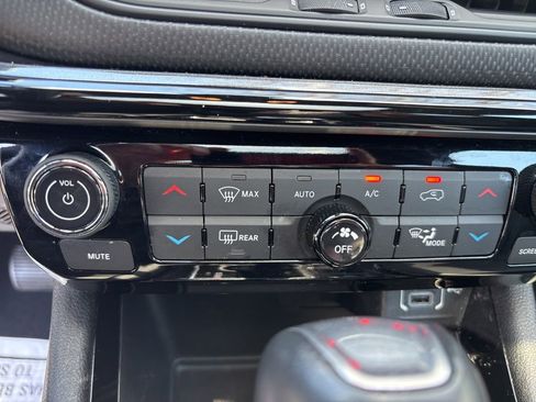 Used 2022 Jeep Compass Latitude w/ Sun and Sound Group AWD/4WD image 33