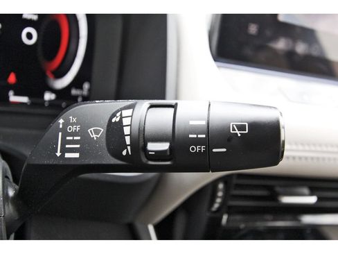Used 2025 Nissan Rogue SL FWD image 12