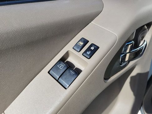 Used 2014 Nissan Frontier SV image 13