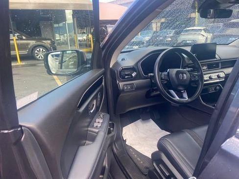 Used 2023 Honda Pilot Touring image 7
