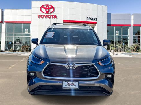 Certified 2024 Toyota Highlander XLE AWD/4WD image 2