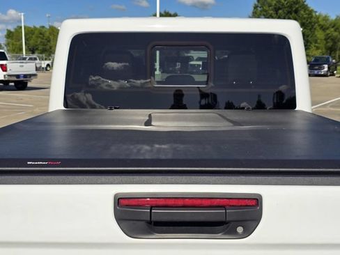 Used 2022 Jeep Gladiator Rubicon w/ Cold Weather Group AWD/4WD image 9
