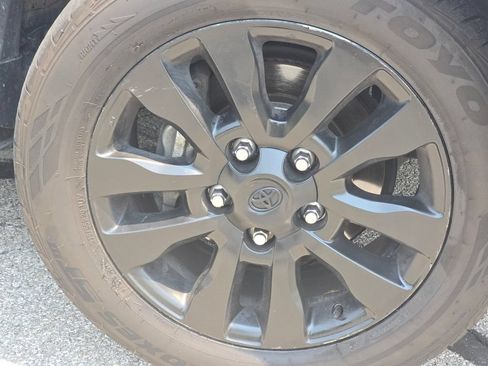 Used 2018 Toyota Sequoia Platinum AWD/4WD image 8