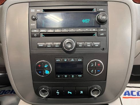 Used 2010 GMC Yukon SLT w/ SLT-2 Equipment Package AWD/4WD image 11
