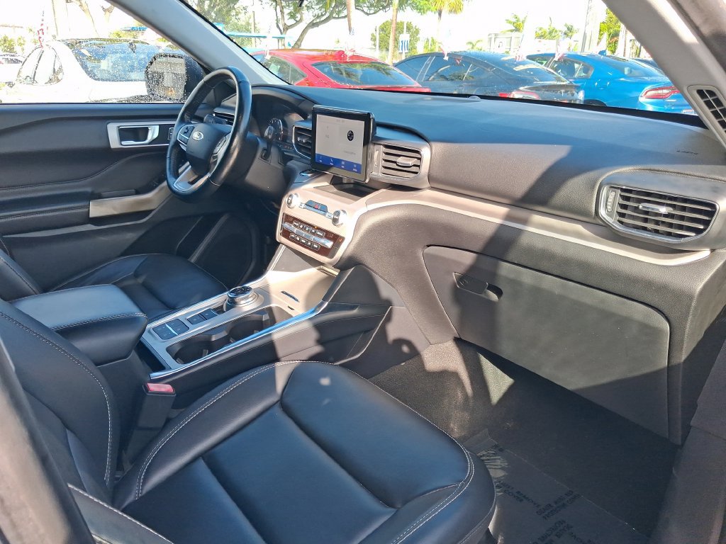 Used 2021 Ford Explorer XLT w/ Equipment Group 202A RWD image 26