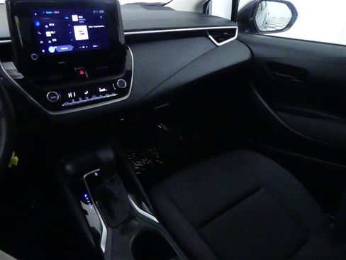 Used 2025 Toyota Corolla LE image 11