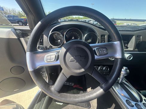 Used 2006 Chevrolet SSR w/ Preferred Equipment Group RWD image 17