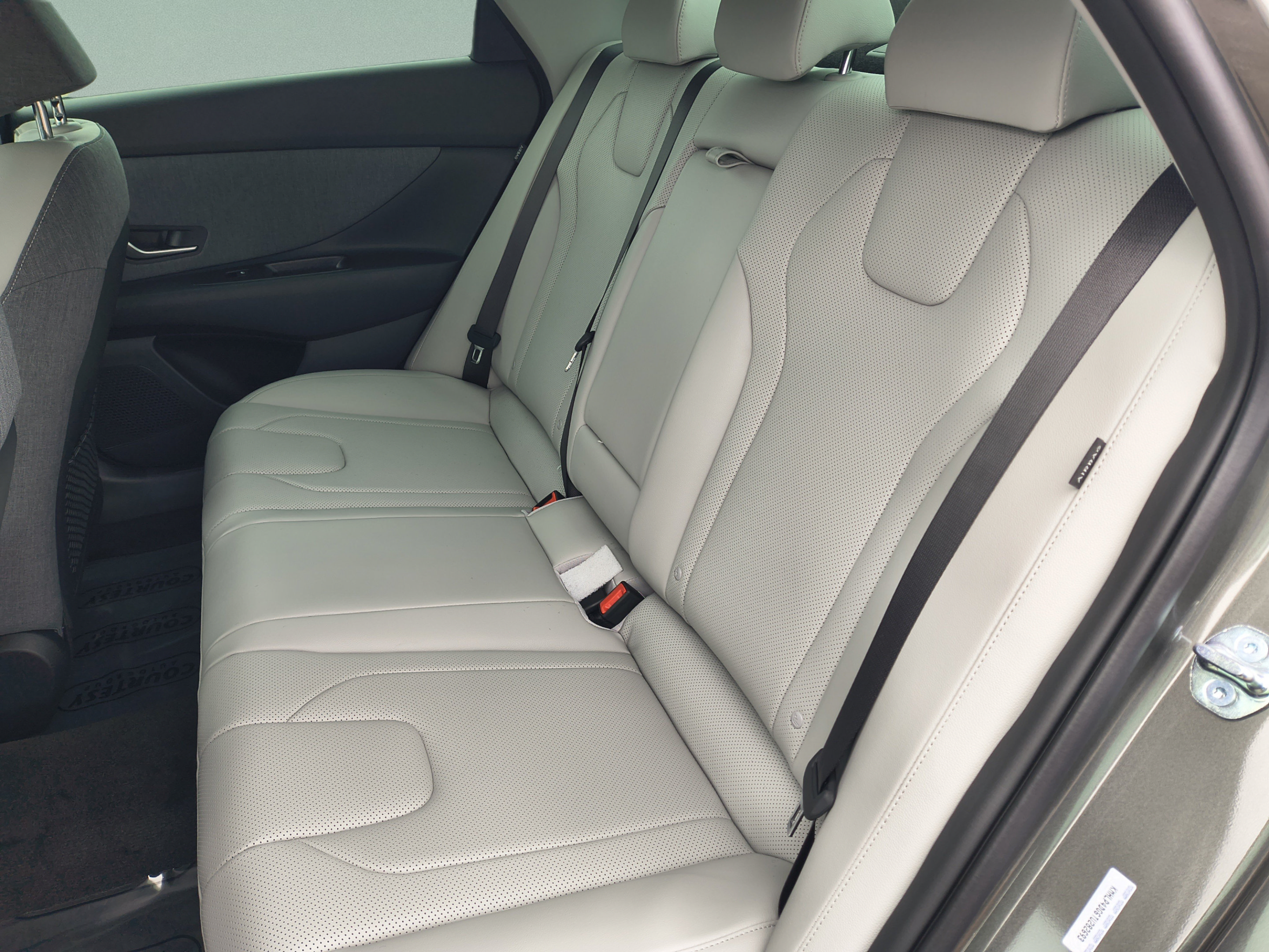 New 2026 Hyundai Elantra Limited FWD image 15