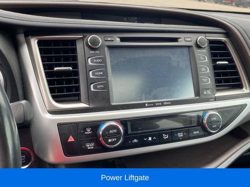 Used 2019 Toyota Highlander XLE AWD/4WD image 5