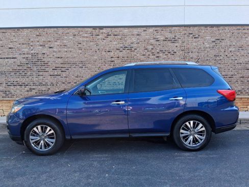 Used 2018 Nissan Pathfinder SV AWD/4WD image 2