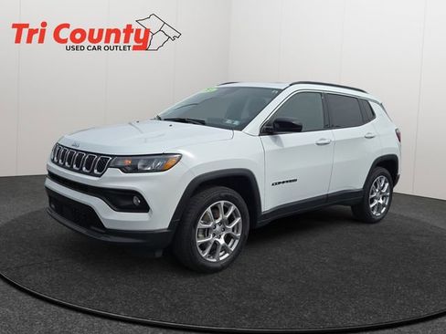 Used 2024 Jeep Compass Latitude w/ Sun and Sound Group image 3