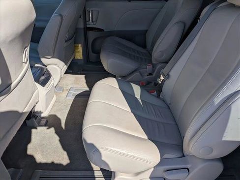 Used 2014 Toyota Sienna XLE image 15
